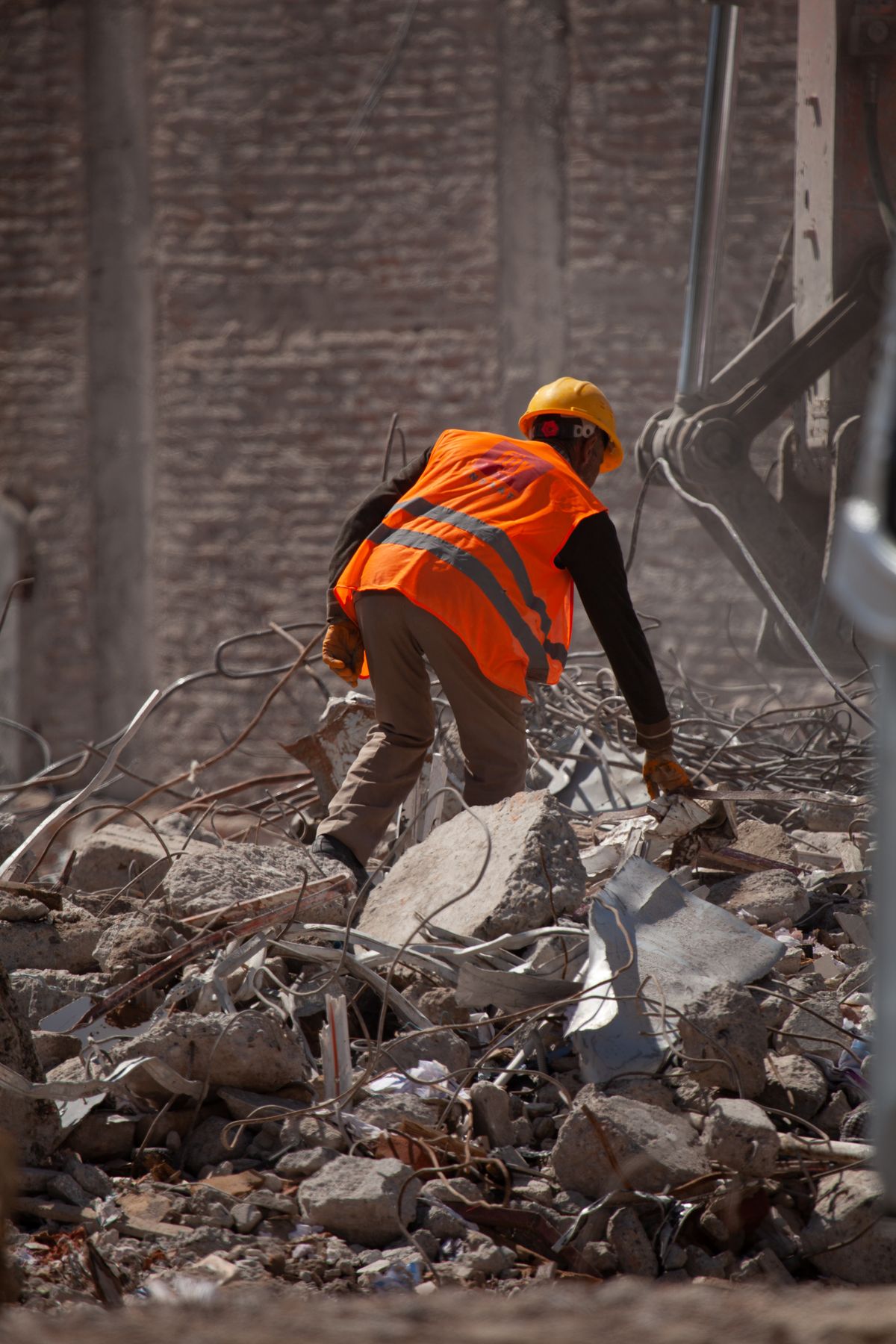 Démolition sécurisée avec équipement de protection — EDAC Bâtiment